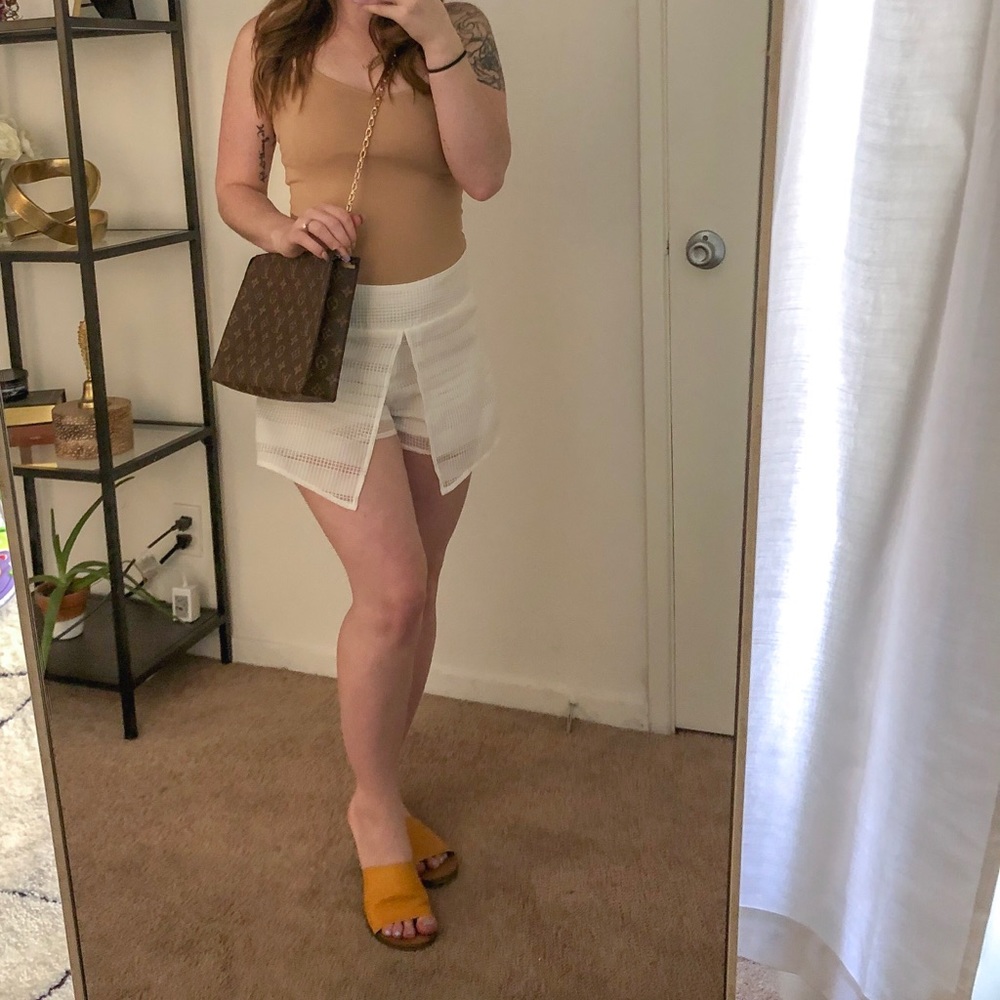 🆕 NWT BEBE White Shorts - Picture 2 of 5
